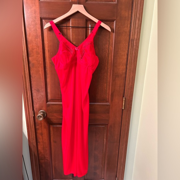 L.M. Fashion Full Red Nylon Slip with Bra hook closure and support cups. Size XL - Picture 3 of 10